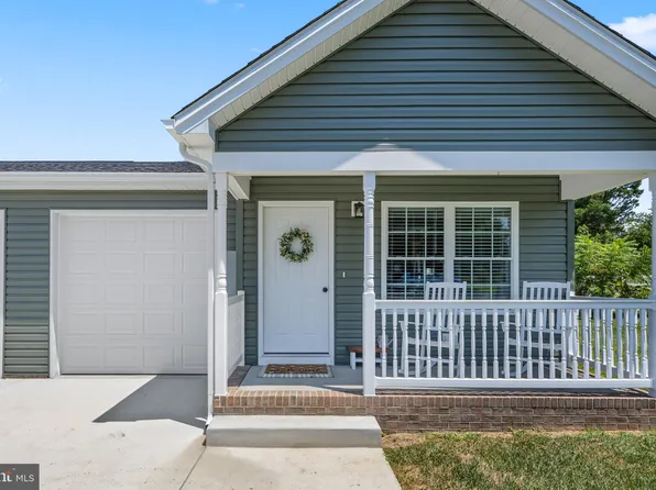 107 6th Ave, Luray, VA 22835