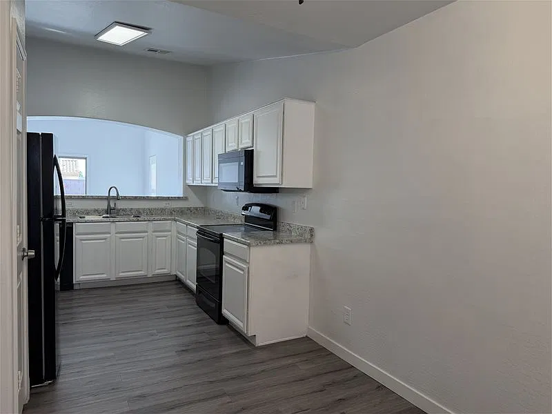 3 bed, 2.0 bath, 1310 sqft, $1,875 — Photo 3