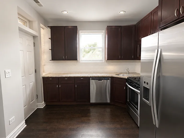 1115 N Rockwell St #1 — Photo 3