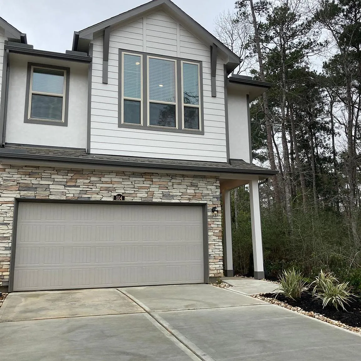 3 bed, 2.5 bath, 1849 sqft, $2,195 — Photo 2