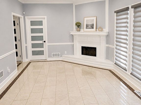 3rd image of 952 Bridgegate Dr NE