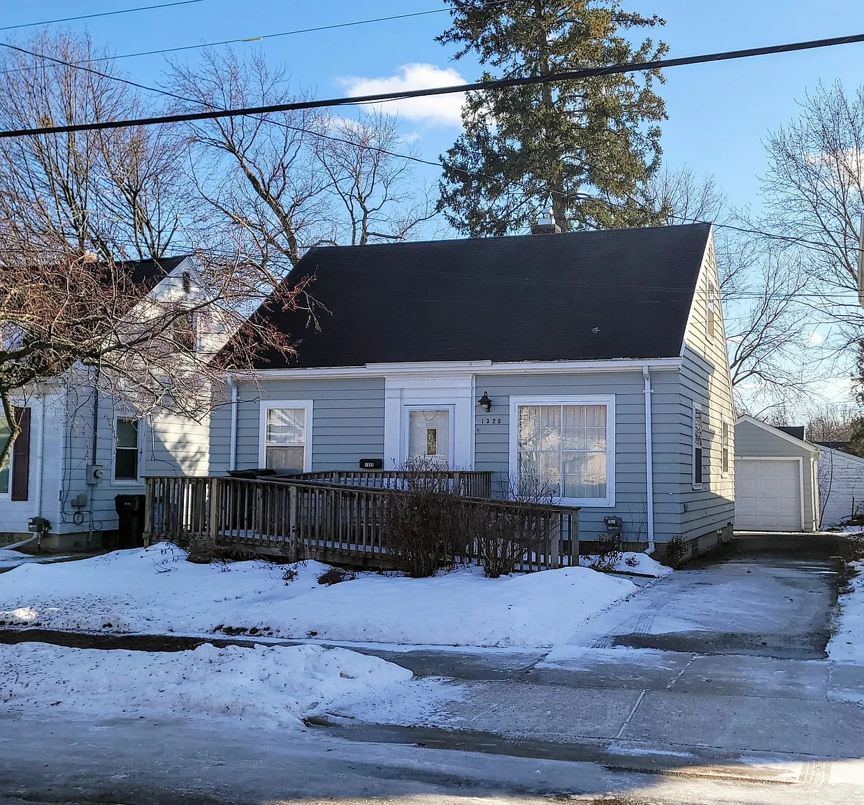 1325 Berten St photo 1