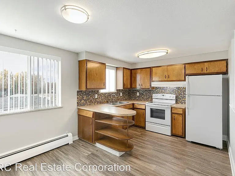 COTTONWOOD APARTMENTS — Photo 32