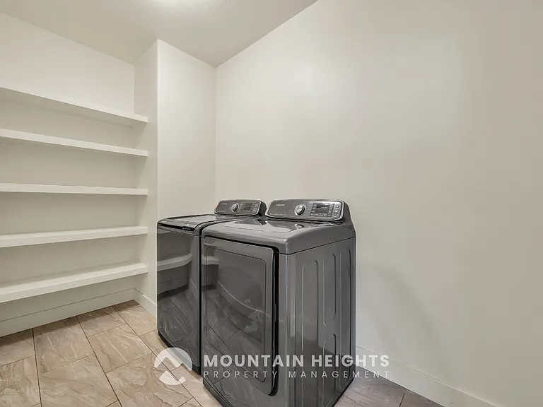 607 E Sawback Ln — Photo 17