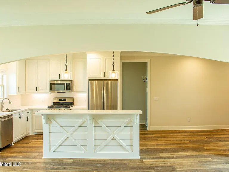 231 Buttonwood Ln — Photo 2