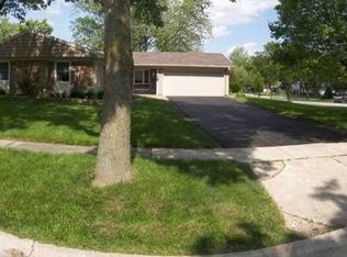 33 Emerson Dr, Schaumburg, IL 60194