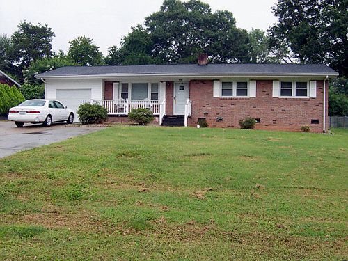 1st image of 709 Annieline Dr