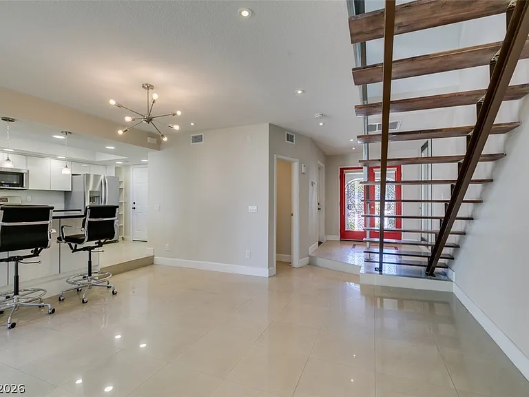 5046 Schumann Dr — Photo 16