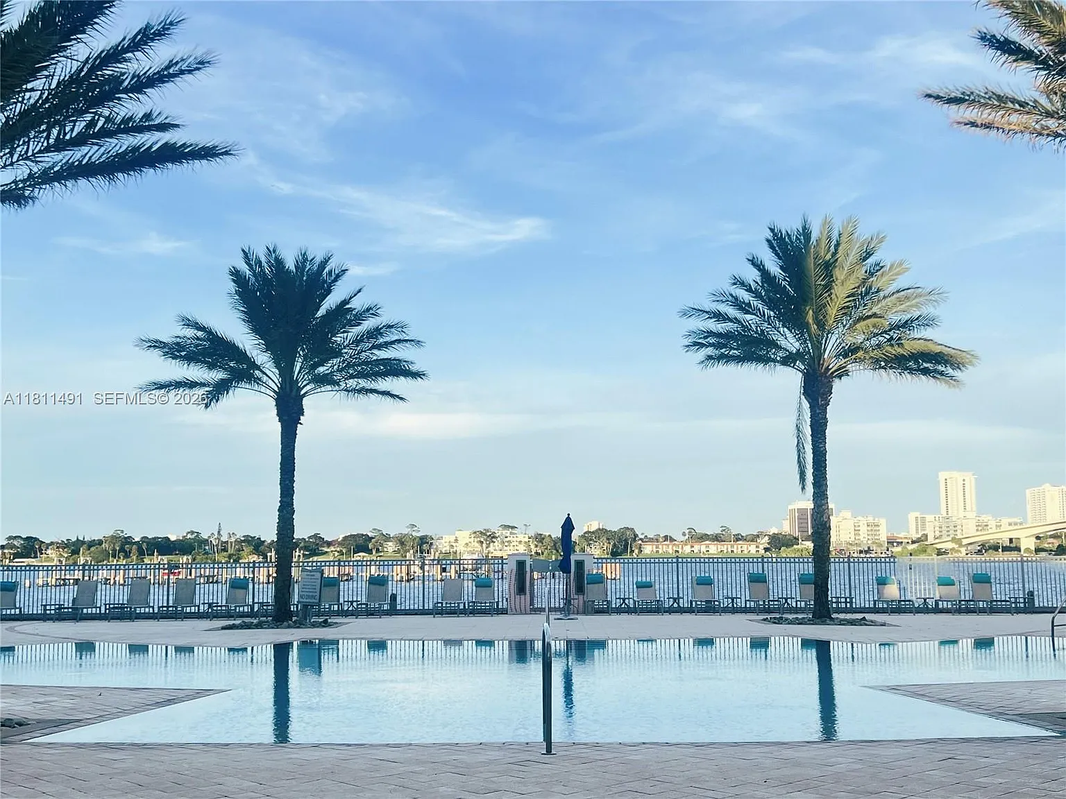 3 bed, 3.0 bath, 2079 sqft, $4,200 — Photo 4