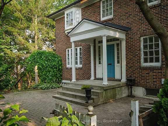 2nd image of 52 King St