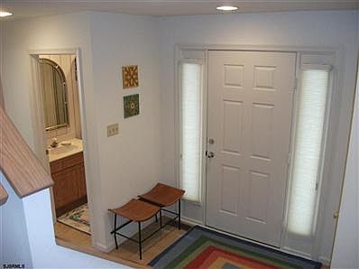 4th image of 2826 Wesley Ave