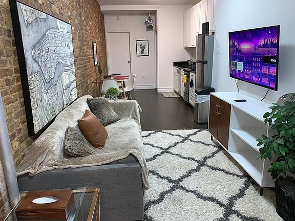 2nd image of 532 E 6th St #2