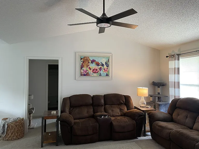 611 Woodhaven Dr — Photo 11