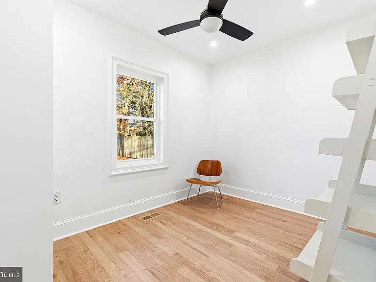 6218 Suitland Rd — Photo 18