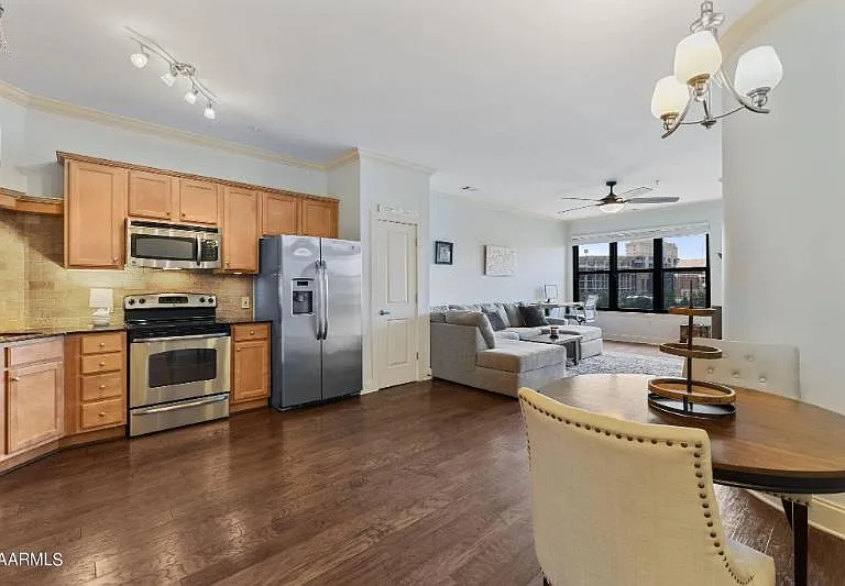 445 W Blount Ave #415 — Photo 7