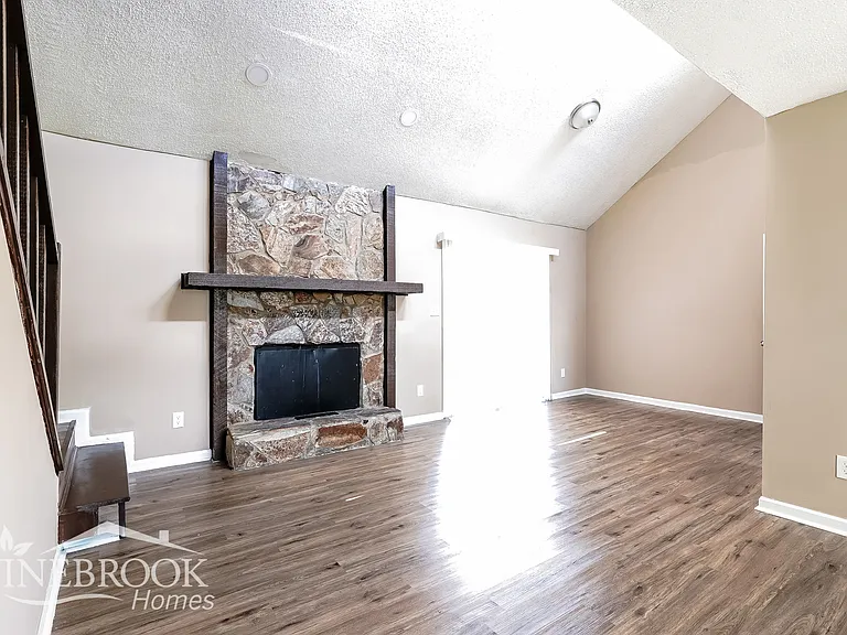 3716 Clayborn Dr — Photo 6