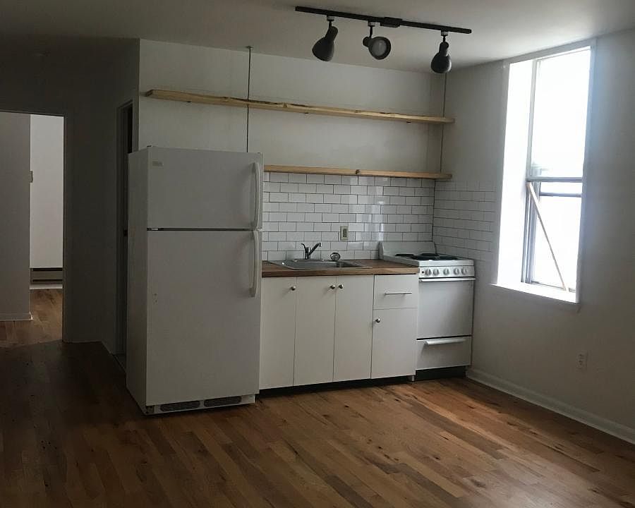 1st image of 3024 Richmond St #1