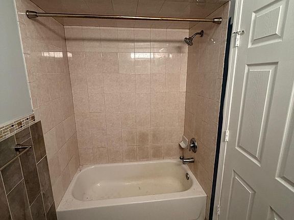 3rd image of 425 Fulton St APT 1