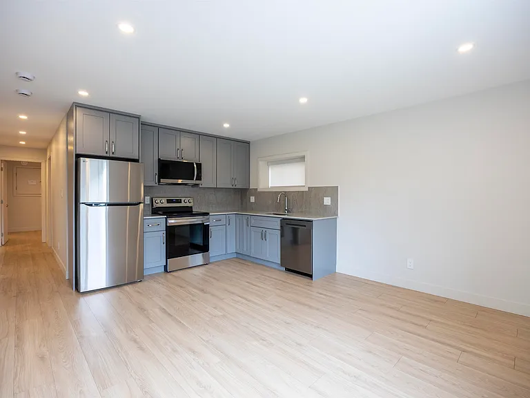 625X Kitchener St — Photo 2