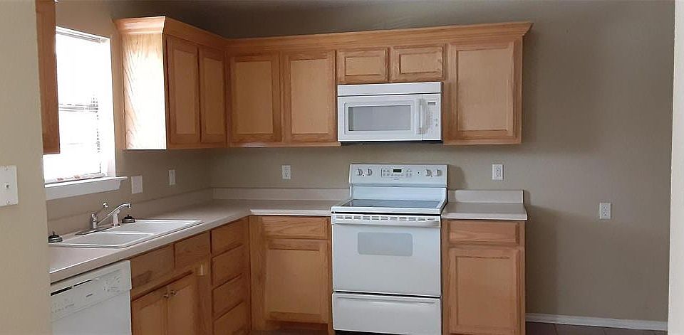 2nd image of 1305 Edison Ave