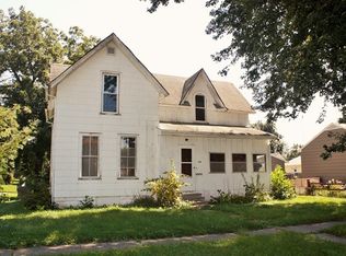 515 2nd St NE, Hampton, IA 50441