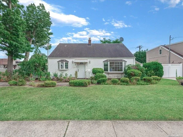 120 Beverly Avenue, Massapequa Park, NY 11762
