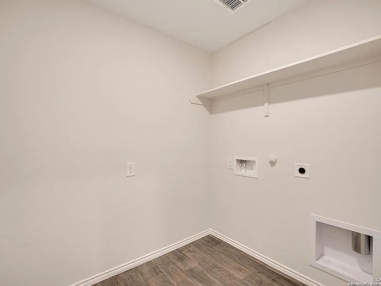 728 Armadillo Dr — Photo 24
