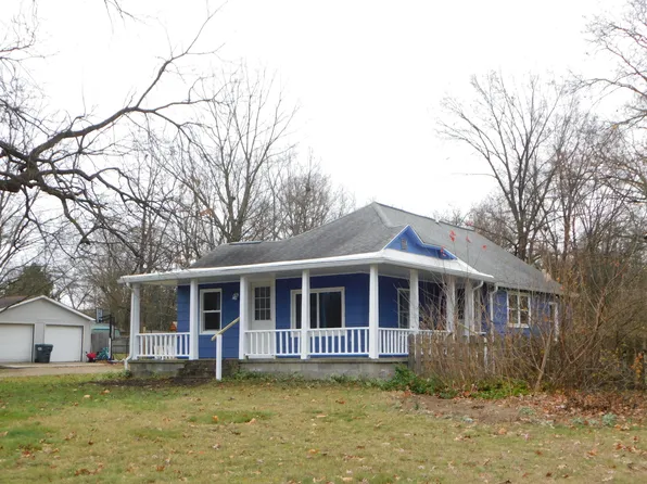742 E 3rd St, Lawton, MI 49065