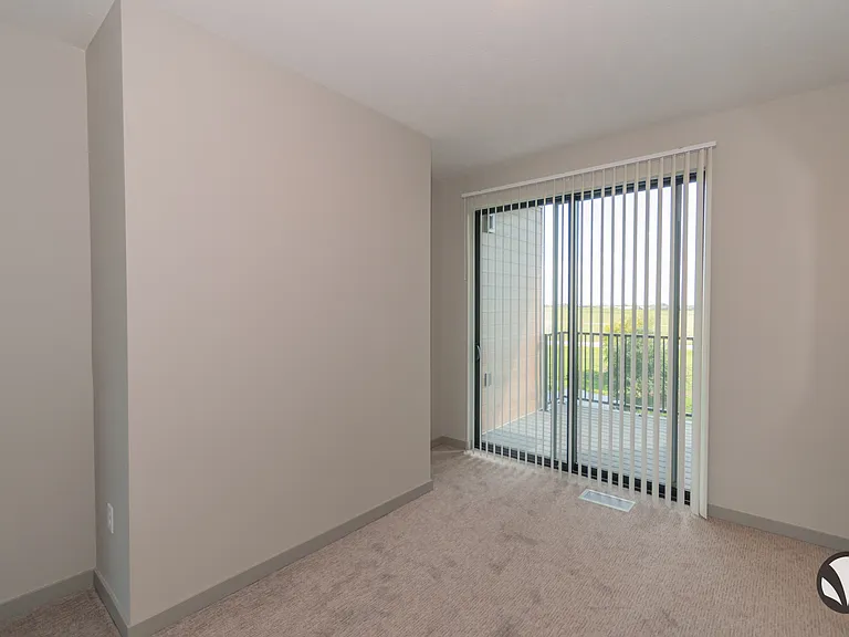 Chateau at Yankee Hill Apartments — Photo 33