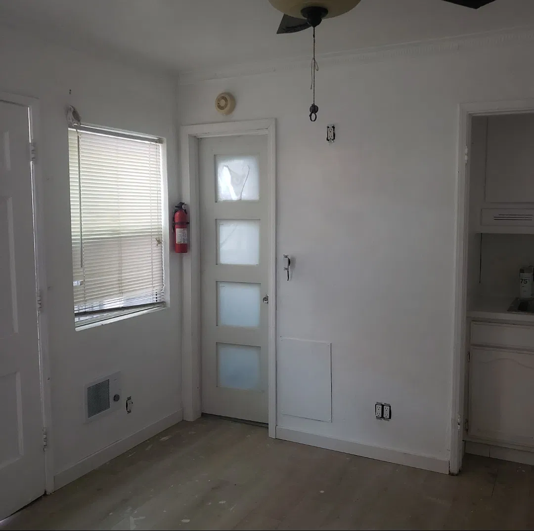 Studio, 300 sqft, $1,055 — Photo 4