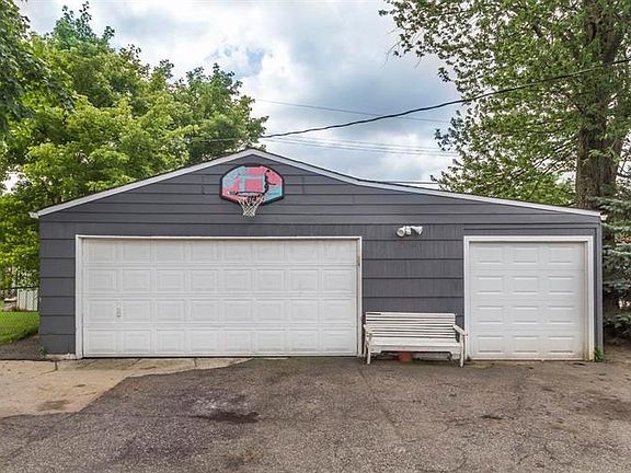 4th image of 897 Carolyn Ave