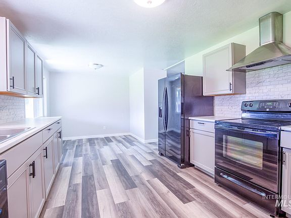 3rd image of 410 Grant St