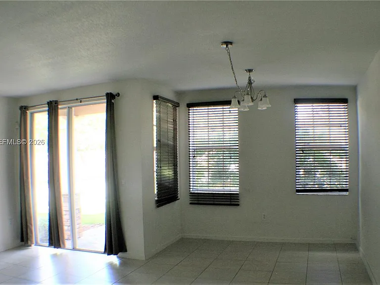 202 Las Brisas Cir — Photo 4