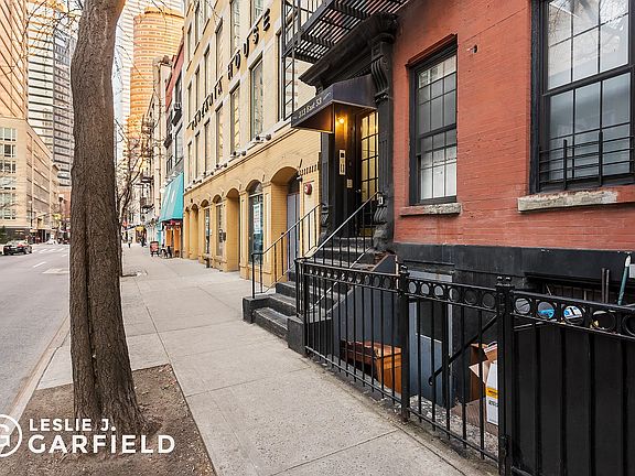 4th image of 313 E 53rd St