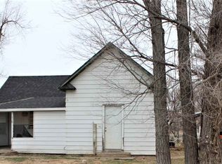 318 W 4th St, Shattuck, OK 73858
