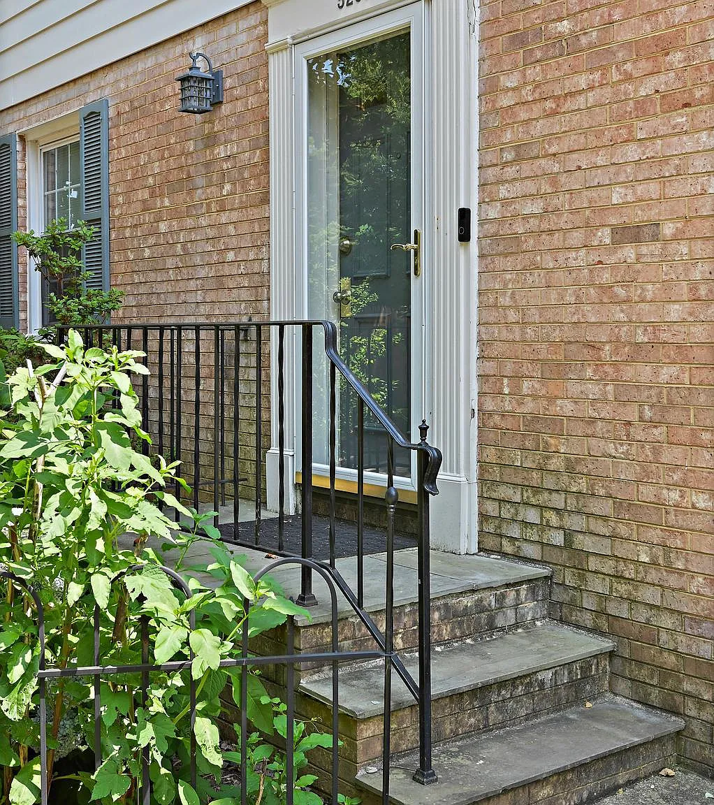 4 bed, 3.5 bath, 1628 sqft, $3,700 — Photo 4
