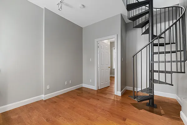 Rented by REAL New York | media 3