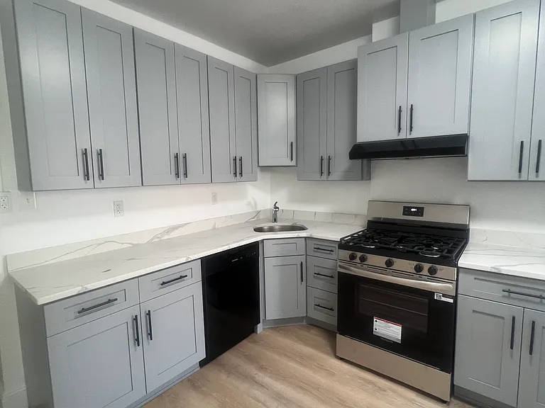 337 Grove St #4 — Photo 1