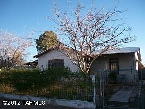 1st image of 208 E Lincoln St