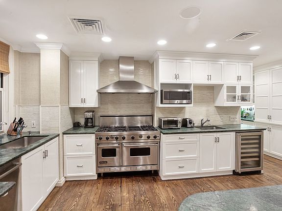 5th image of 1075 Park Ave #5D