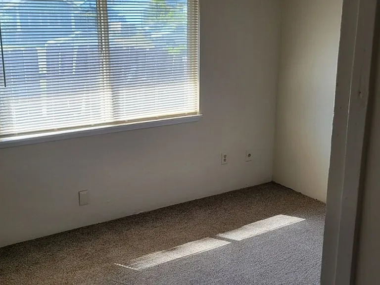 1526 W Main St — Photo 3