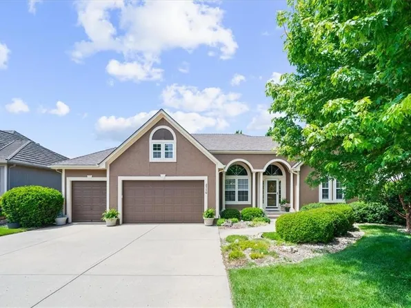 2716 SW Arthur Dr, Lees Summit, MO 64082