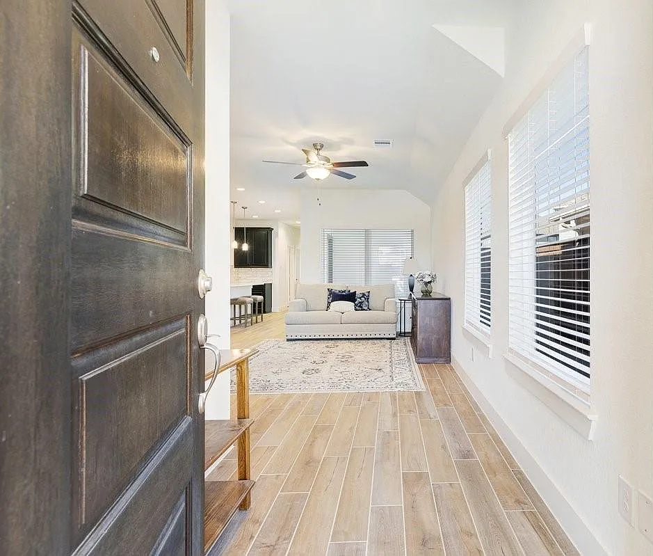 3 bed, 2.0 bath, 1508 sqft, $2,500 — Photo 4