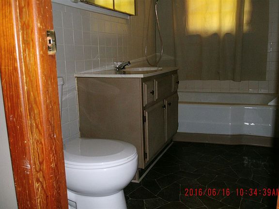 Rental picture - 2030 53rd bathrm