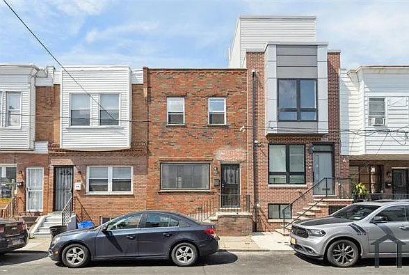 3 bed, 972 sqft, $1,900 — Photo 2