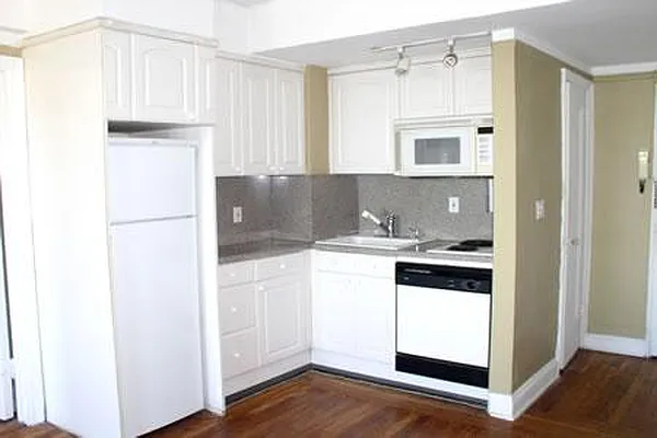 Rented by Steven Corcoran Real Estate | media 2