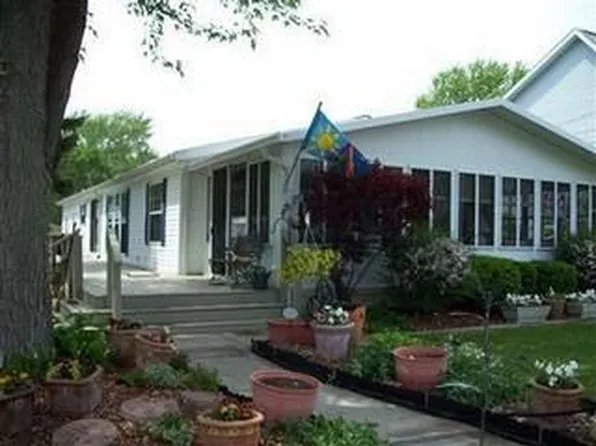 1394 N McCloy Ave, Port Clinton, OH 43452