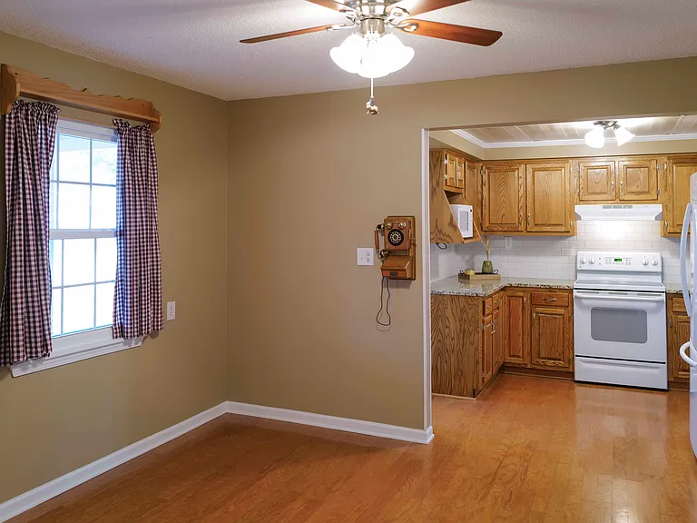 8693 Arbutus Dr — Photo 18