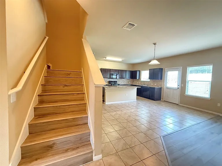 503 Libani Ln — Photo 9