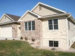 1725 Magnolia Ct, Sauk City, WI 53583